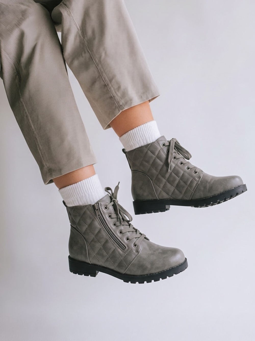 Angel Steps Women's Sz 11W Grey Quilted lace up zippered block heel Ankle Boots.